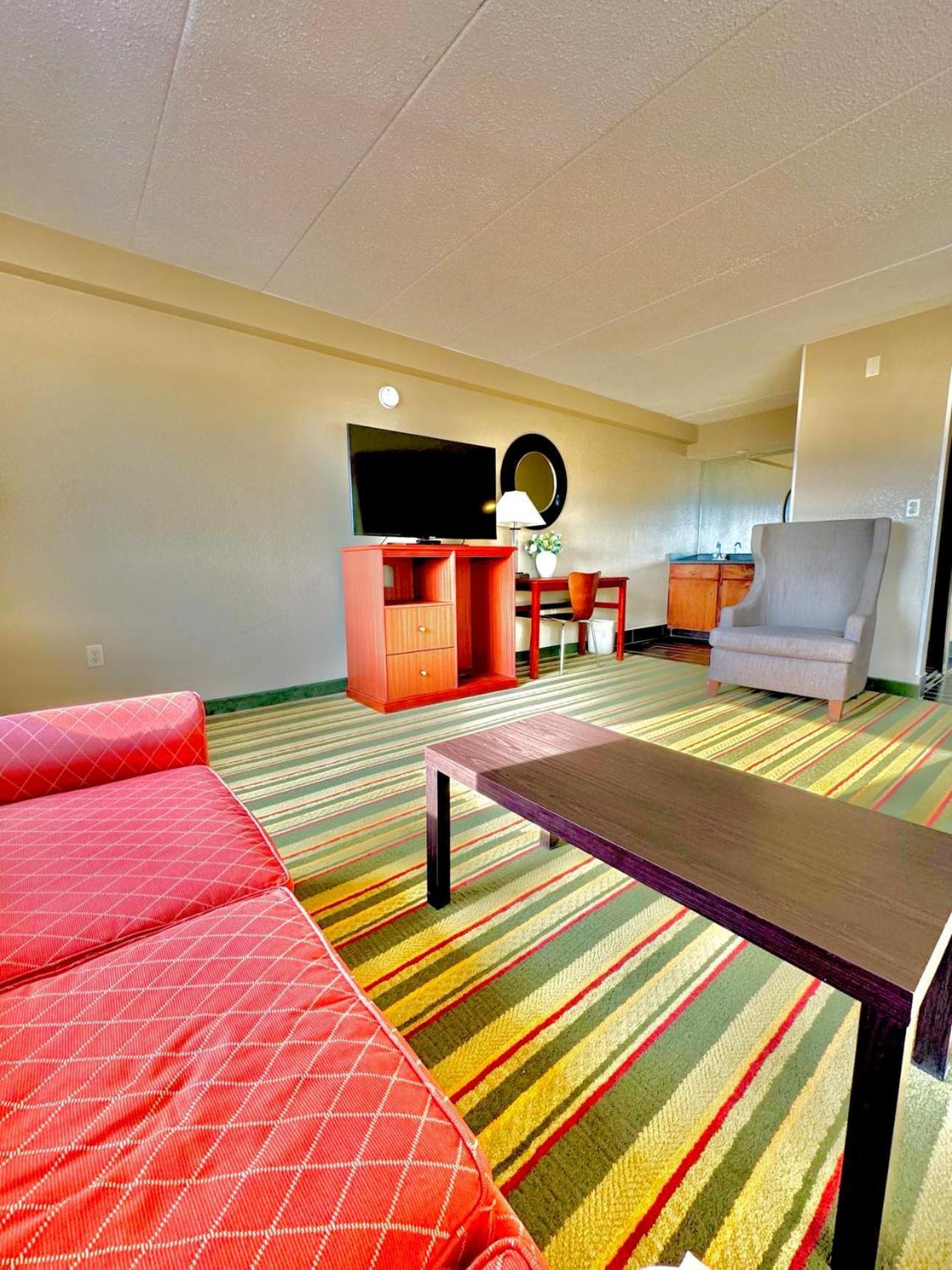 Super 8 By Wyndham Frederick Hotel Kültér fotó