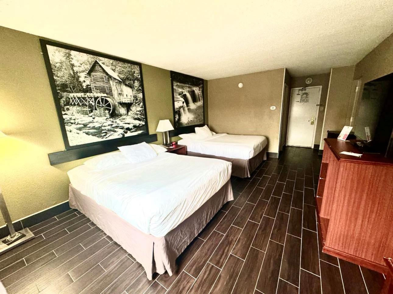 Super 8 By Wyndham Frederick Hotel Kültér fotó