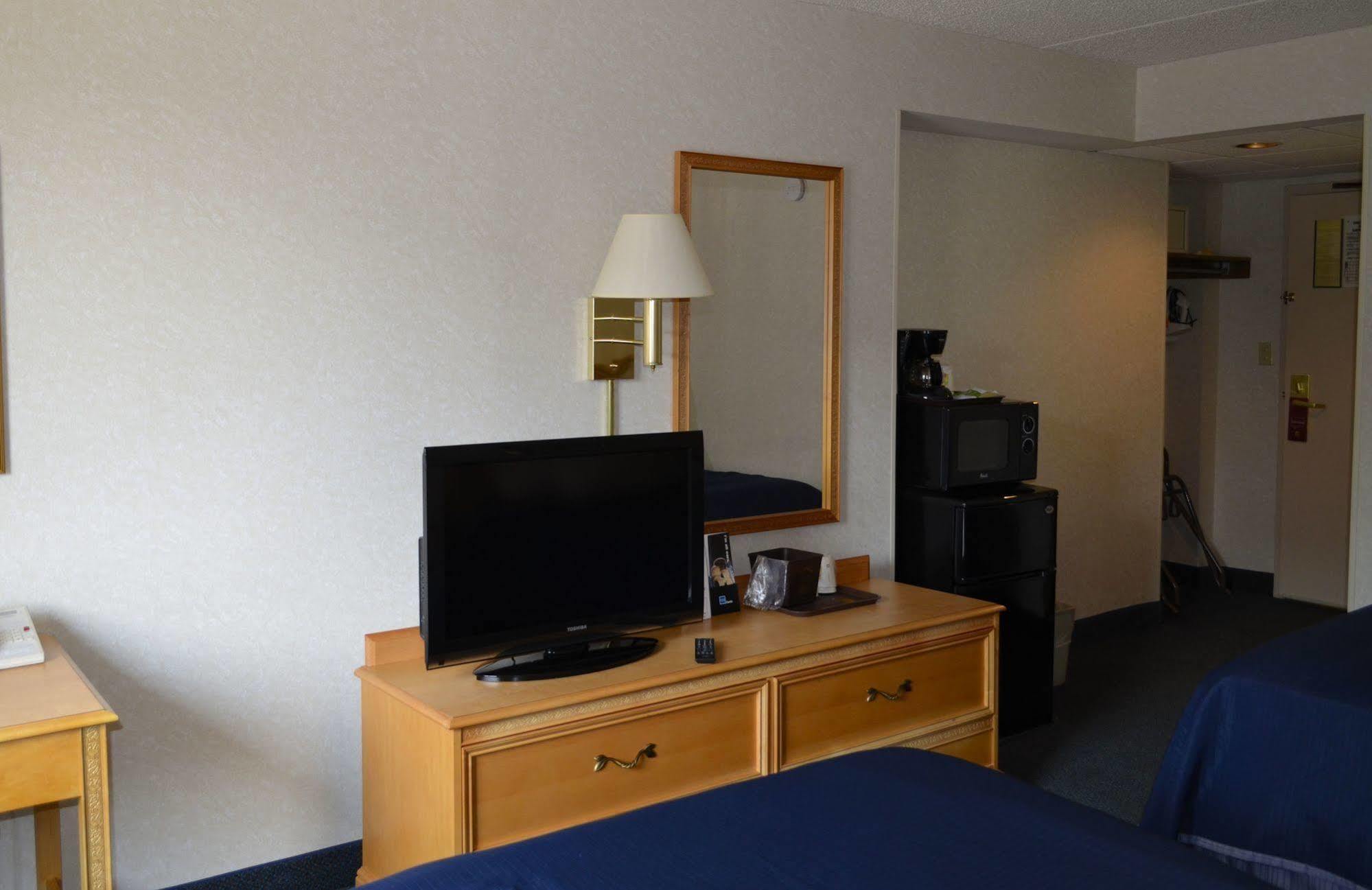 Super 8 By Wyndham Frederick Hotel Kültér fotó