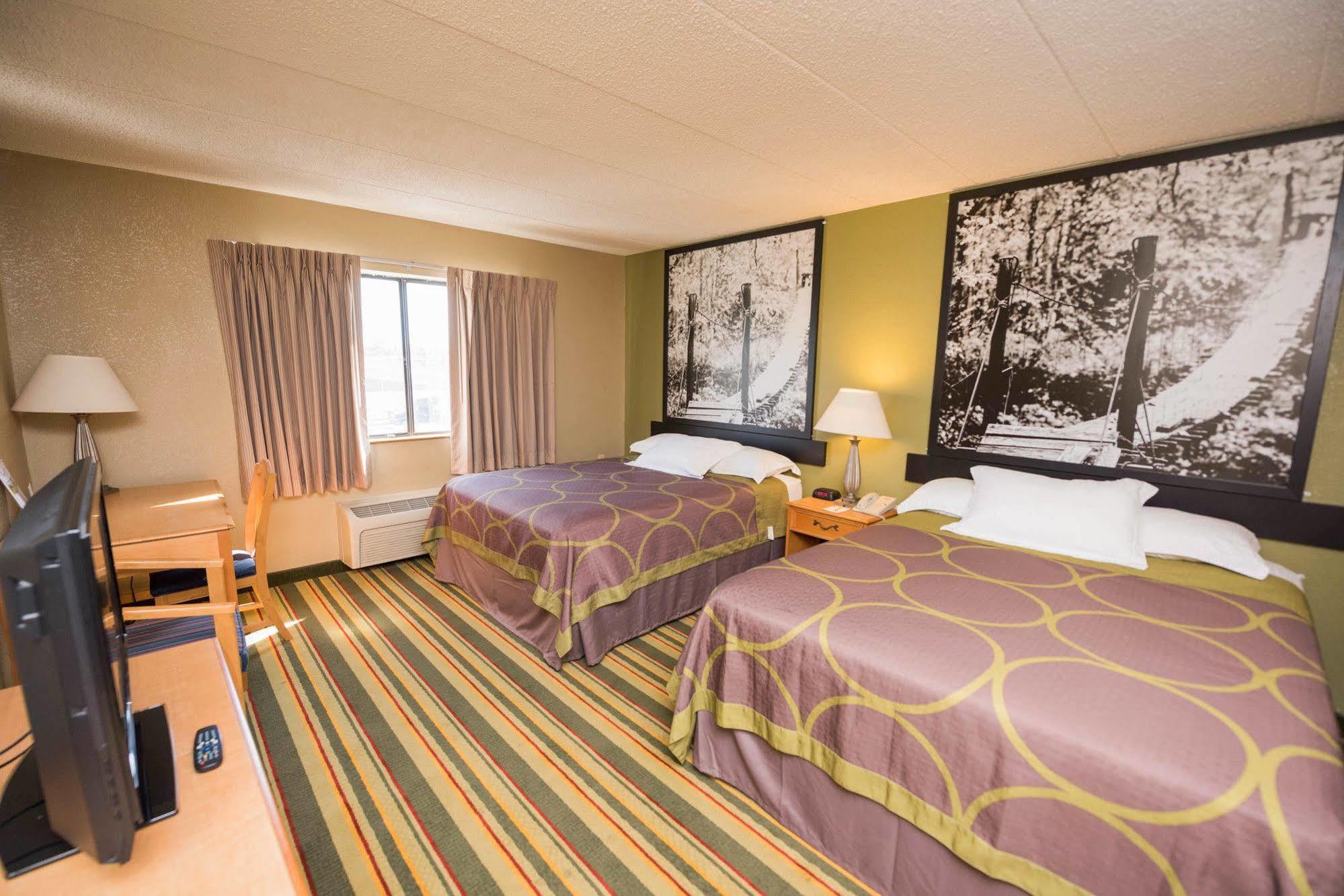 Super 8 By Wyndham Frederick Hotel Kültér fotó