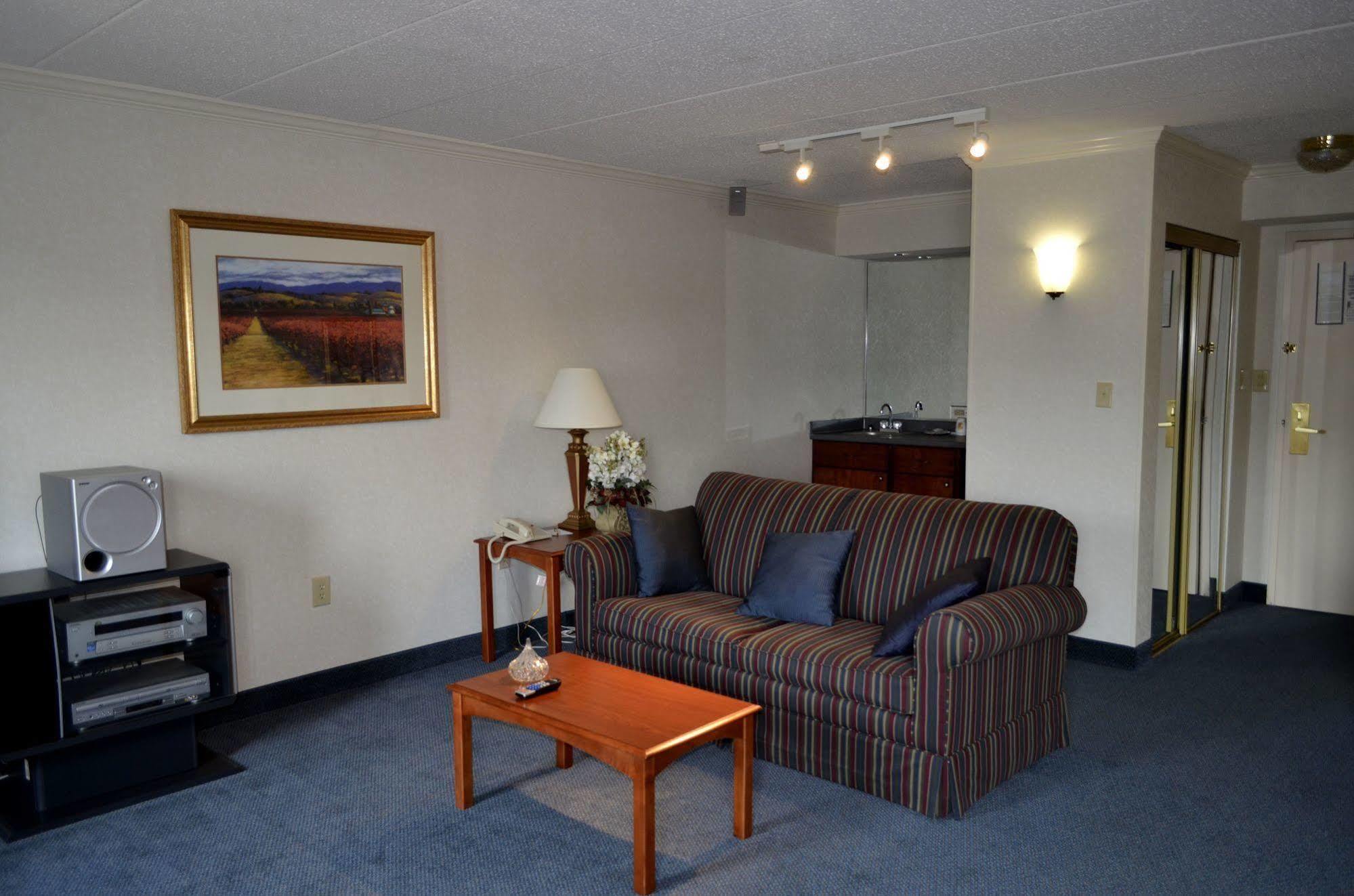 Super 8 By Wyndham Frederick Hotel Kültér fotó